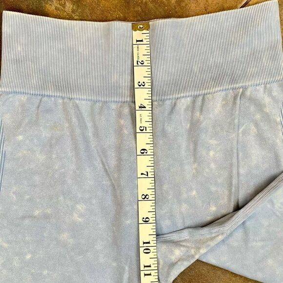 PINK Victoria’s Secret Seamless Light Blue Leggings Medium - Picture 5 of 9
